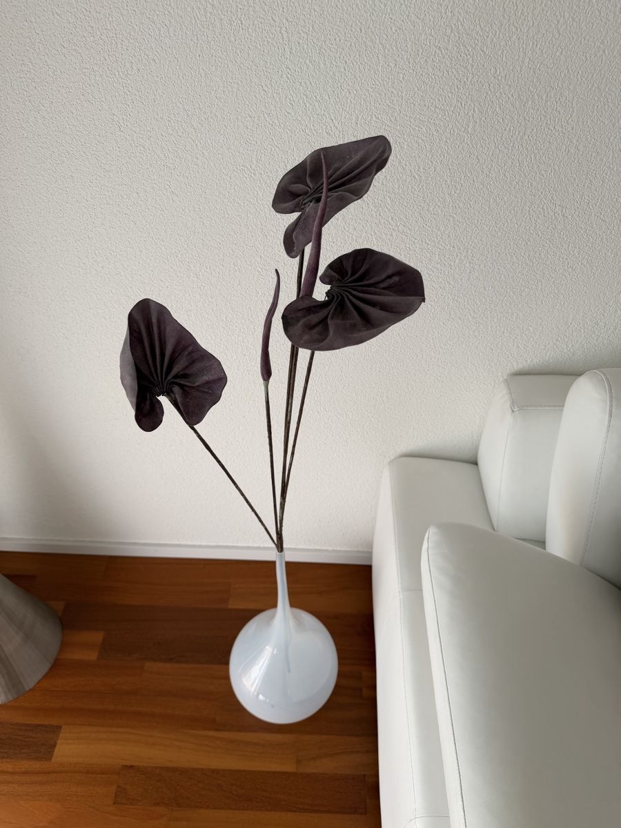 Vasen & Gefässe: Vase weiss Kugelform mit Blumenzweig – Gebraucht aus Winterthur von goldrichtig1982