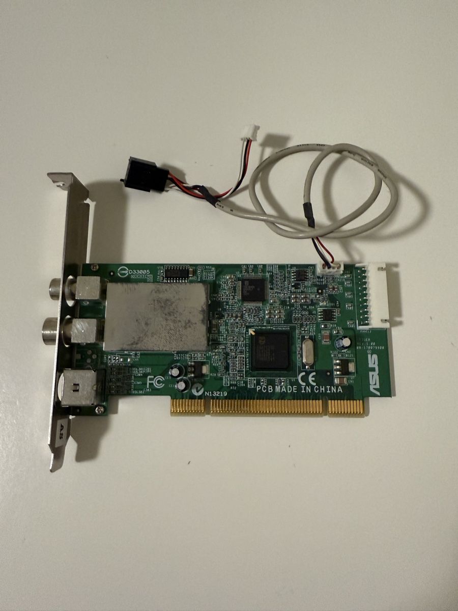 Asus PC: Asus Tiger TV Tuner (FM) – Usato da Oensingen venduto da mig_99db