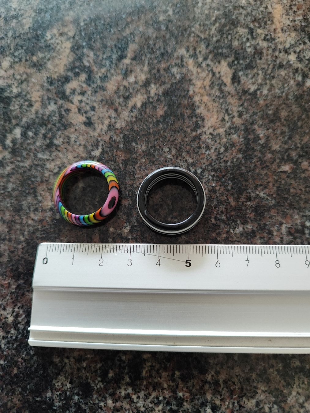 Ringe: 2 Kunststoff -Ringe – Gebraucht aus Madiswil von marmotte63 4