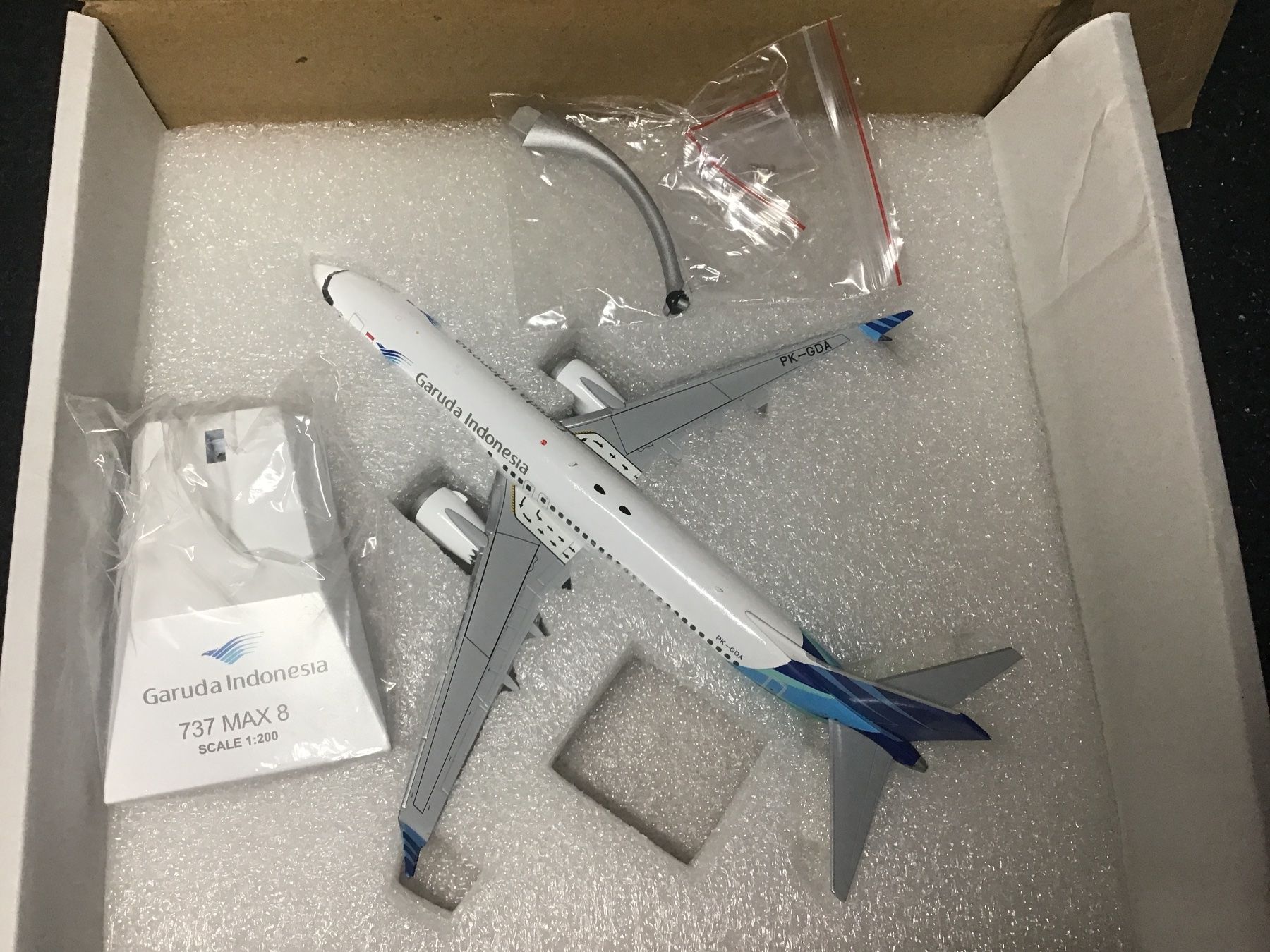 Boeing Kit di modellismo & Modellini statici: BOEING 737-8 MAX GARUDA INDONESIA 1/200 – Usato da Männedorf venduto da Spezial-Modelle 5