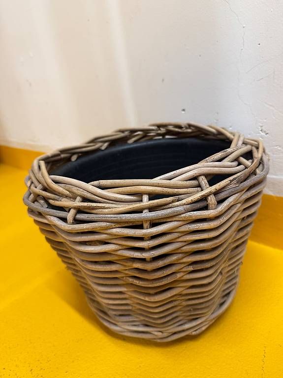 Pots de fleurs: Pflanzgefäss/Übertopf – D'occasion à Altendorf par Danielacanale 1