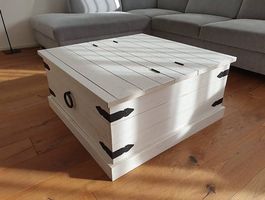 Couchtisch Truhe mit viel Stauraum