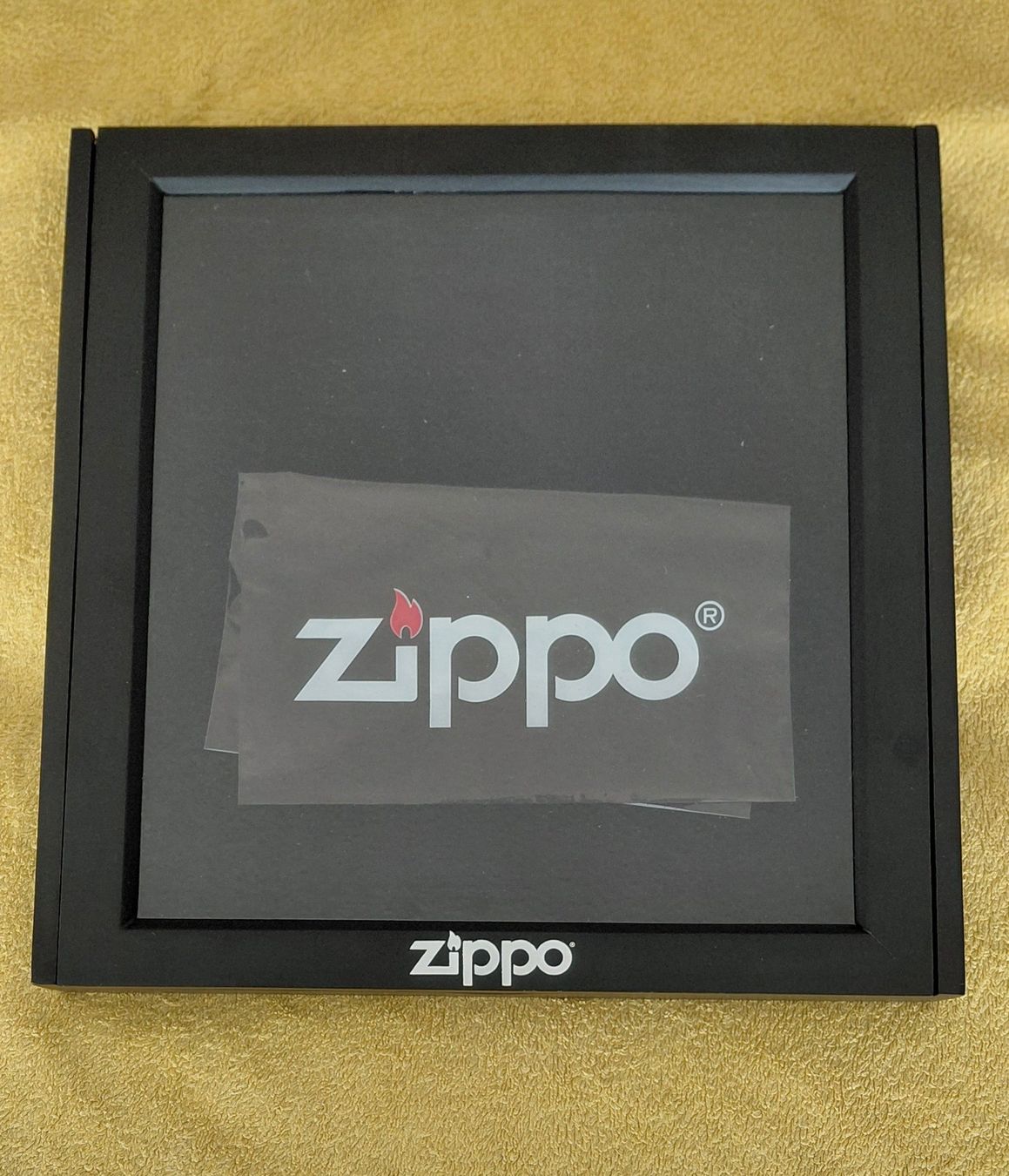 Vetrine: Zippo Vitrine neu – Nuovo (secondo la descrizione) da Gipf-Oberfrick venduto da Bicholino