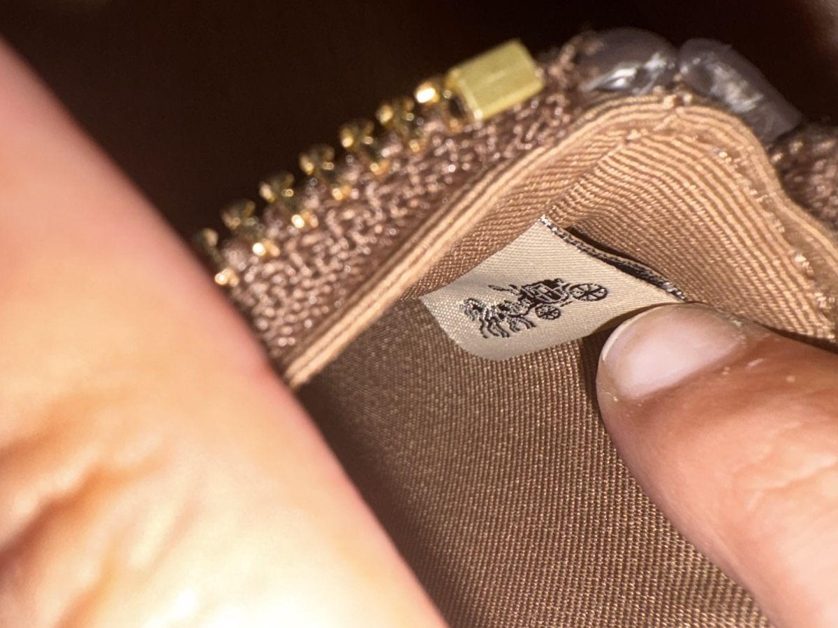 Coach Borse da donna: Coach Wristlet  braun mit Monogramm neu – Nuovo e nell'imballaggio originale da Schaan venduto da Filipipa 5