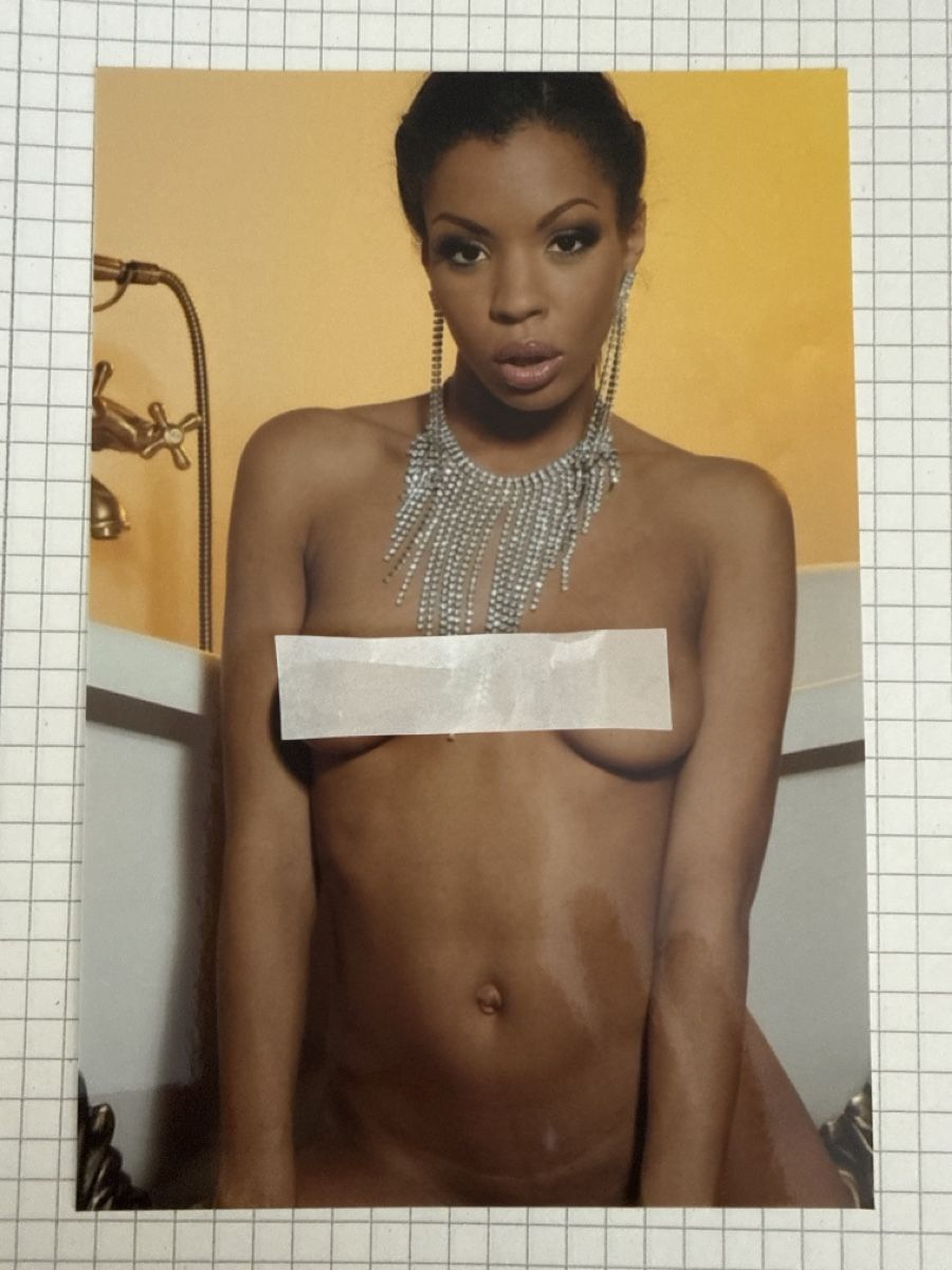 Poster & Bilder: Erotisches Foto  – Neu (gemäss Beschreibung) aus Neukirch (Egnach) von Maxi2009