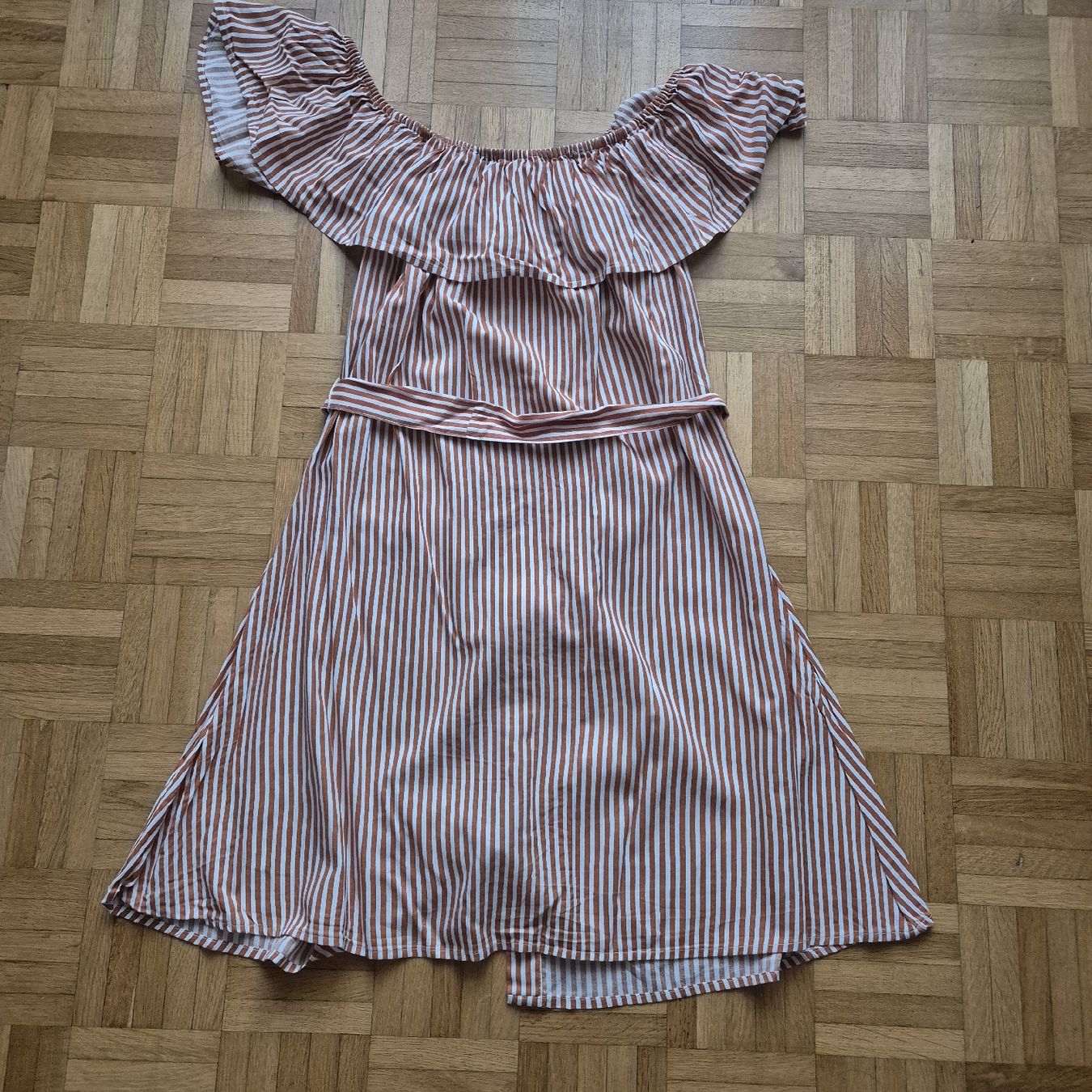 Vestiti: About you Kleid Gr 38, Viscose – Nuovo (secondo la descrizione) da Münchenstein venduto da yes_l59n 1