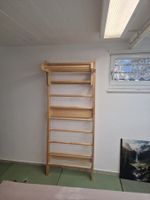 Sprossenwand mit Klimmzugaufsatz
