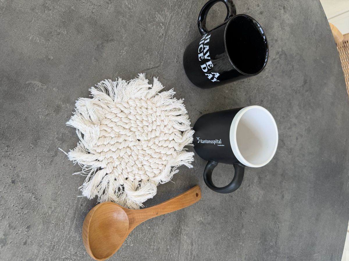 Tassen: 2 Kaffeetassen neuwertig – Gebraucht aus Seuzach von kaufes8
