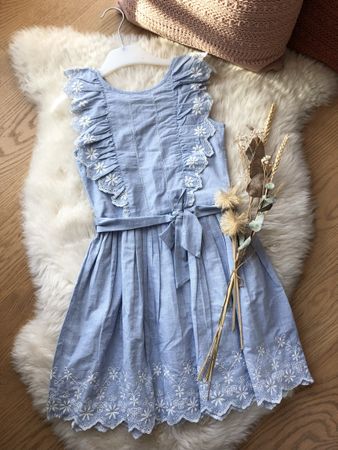 Mädchenkleid mit Stickereien, Gr. 140 *NEU