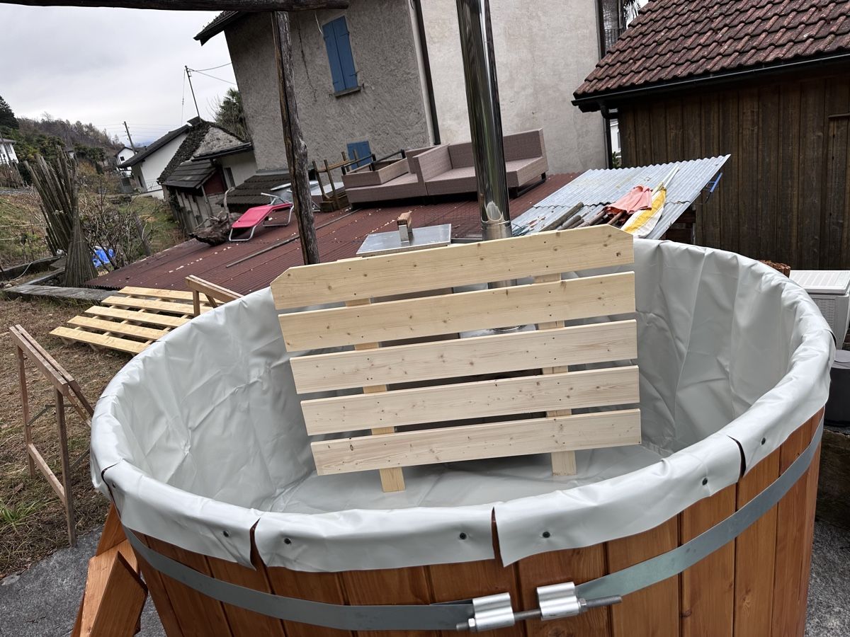 Whirlpool: Hotpot mit Holzofen und Deckel – Usato da Utzigen venduto da mar_9tv5 4