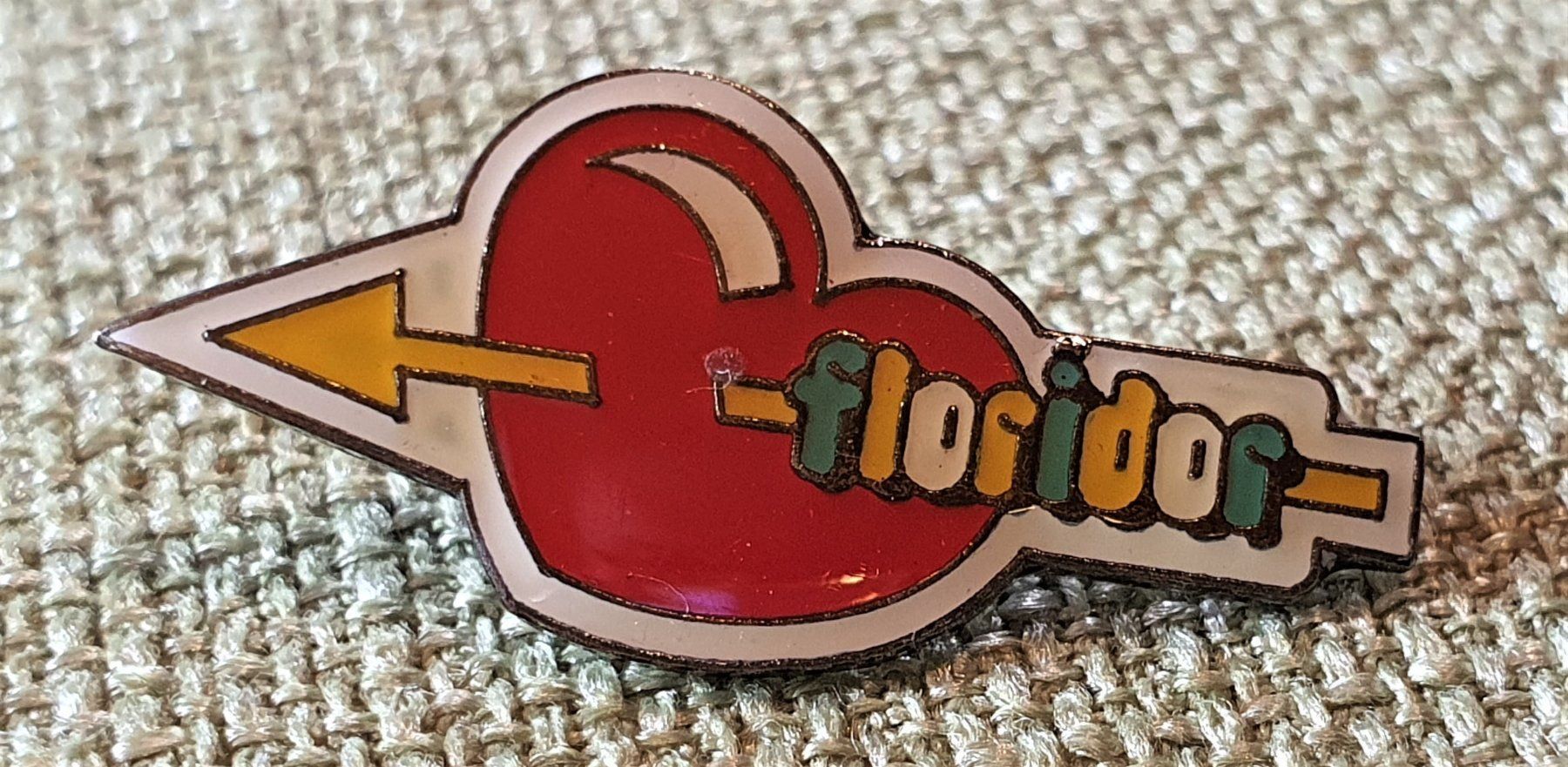 Spille: E798 - Pin Herz Pfeil Floridor – Usato da Reinach BL venduto da Boston-Verkauf