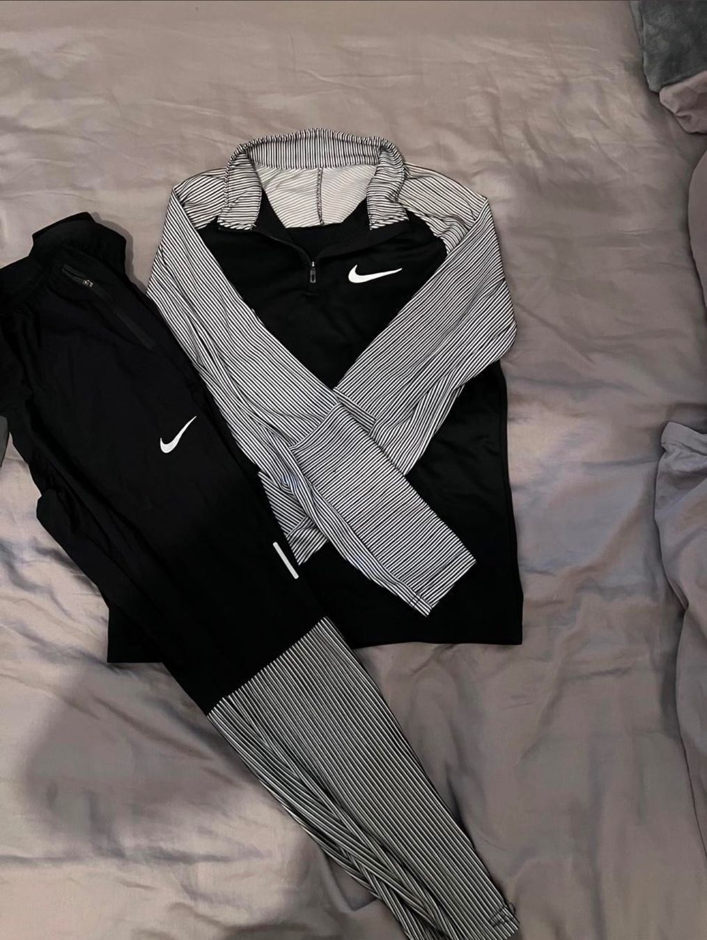 Nike Lotti di vestiti: Nike running blanc et noir reflective – Usato da Genève venduto da jae_n2pn 1