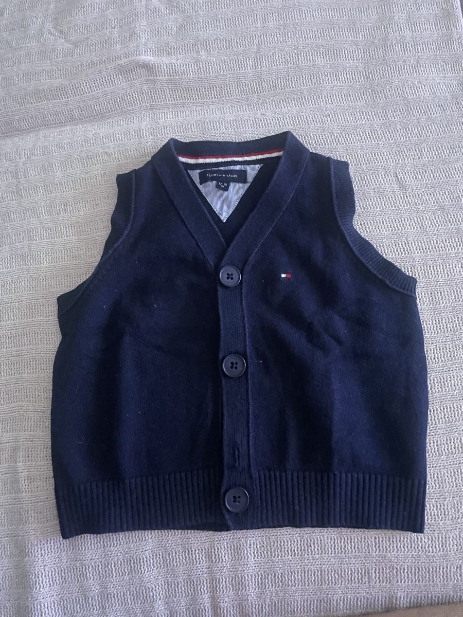 Tommy Hilfiger Pullover & Sweatshirts: Tommy Hilfiger Pullunder Grösse 12-18 m  – Gebraucht aus Rothenburg von Lindas2003