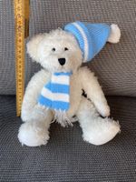 Teddybär mit Wintermütze und Schal