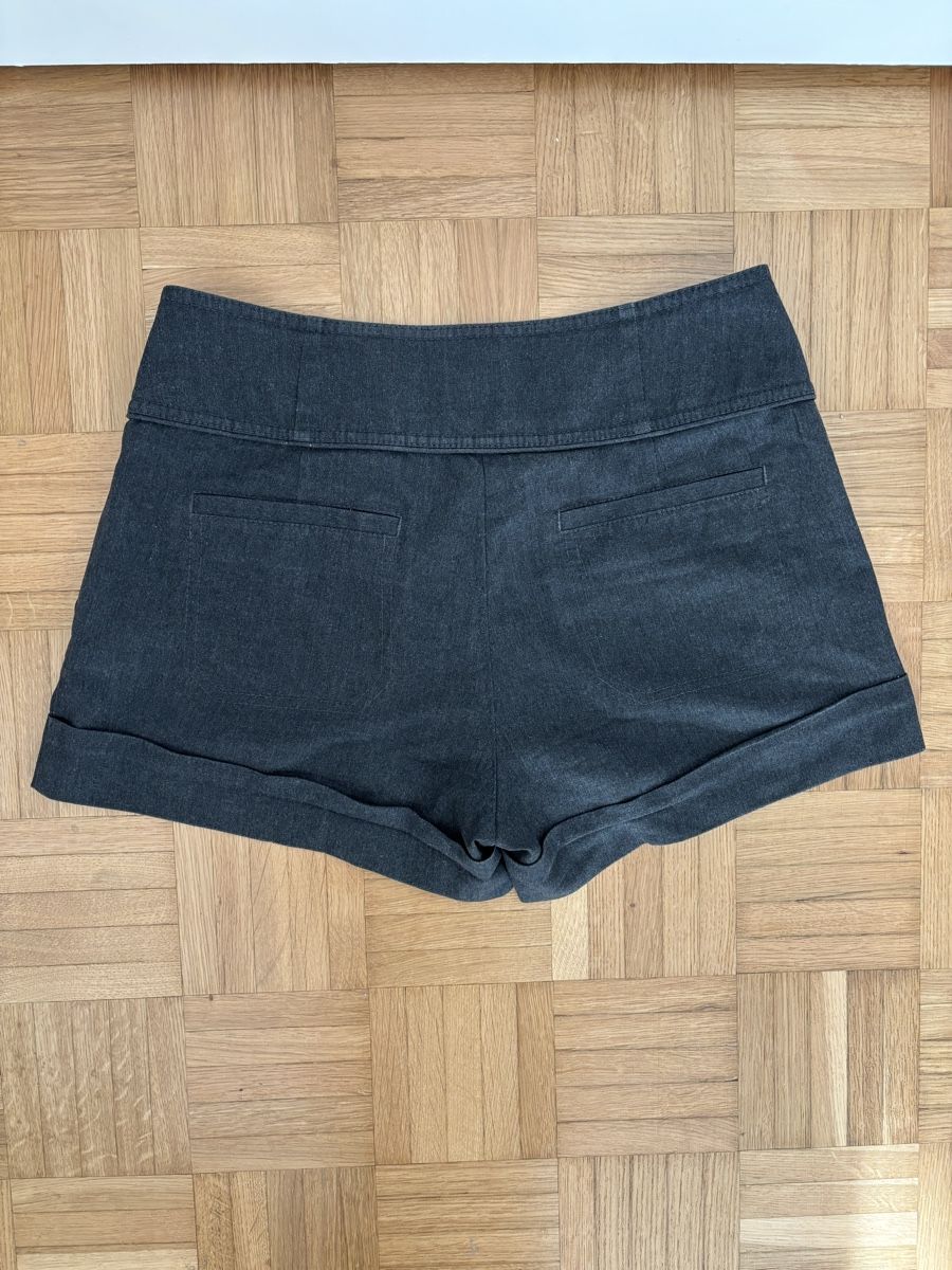 H&M Pantaloni: Elegante Shorts H&M Gr. 36 – Usato da Luzern venduto da aloevira 2