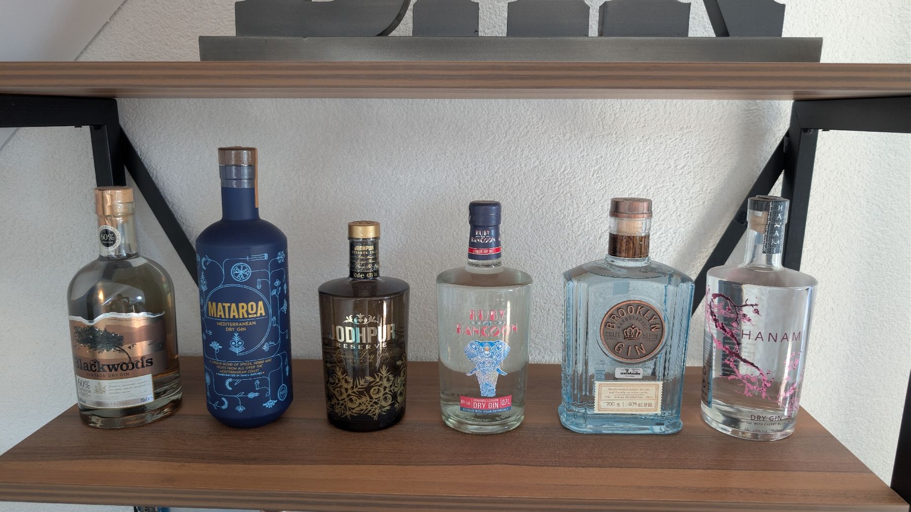 Spirituosen: Gin Sammlung inkl. Holzregal beleuchtet – Neu und originalverpackt aus Mörschwil von Manser08 7