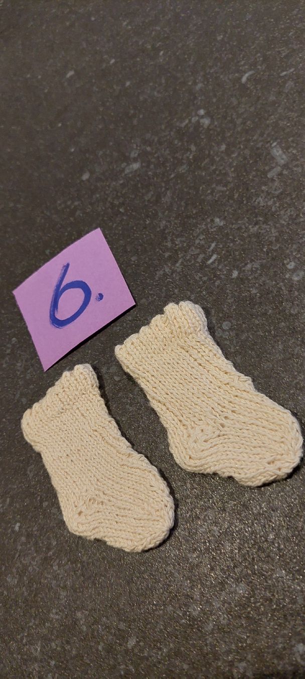 Poupées: 1paar neue gestrickte ungebrauchte Söckli – Neuf (Voir description) à Muri AG par nindo1 8