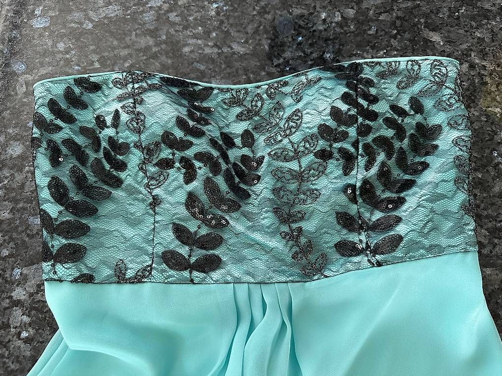 Kleider: Fest-/Abendkleid VERA MONT – Gebraucht aus Niedergösgen von 7591 2