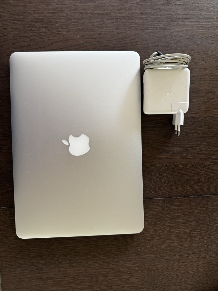 Apple Notebook: MacBook Pro 2015 – Usato da Zürich venduto da nik_5cpf 4