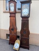 Zwei Standuhren und ein Uhrwerk gebraucht im Set