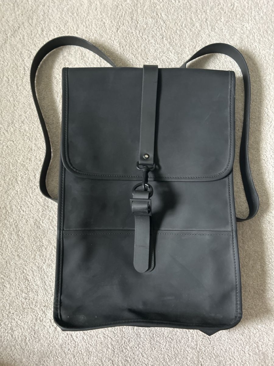 Rains Rucksäcke: Rains Backpack Mini schwarz neuwertig – Neu und originalverpackt aus St. Gallen von twinchrigi