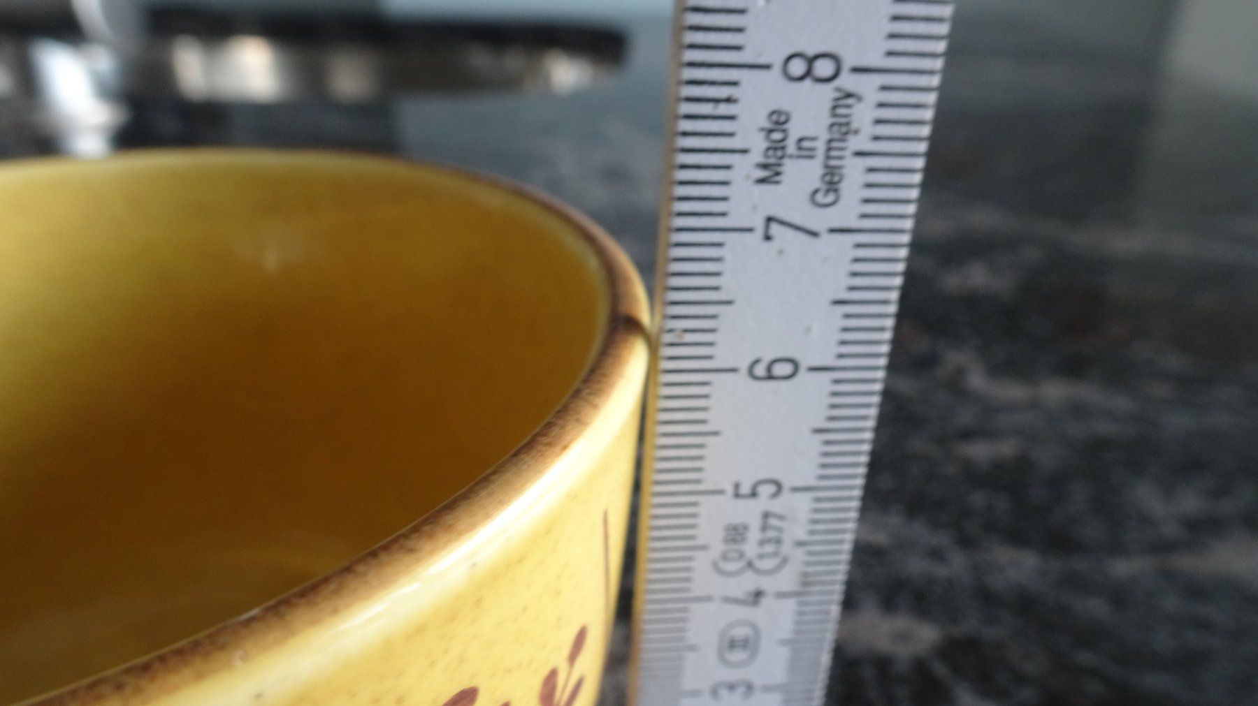 Rössler Tazze: RÖSSLER HELLBRAUNE TASSE MIT WEIHNACHTSBILD Dessignklassiker – Usato da Zürich venduto da Roulet 8