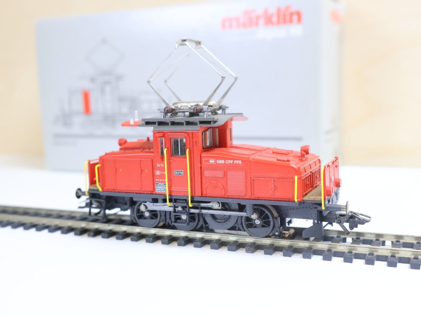 Märklin Modelleisenbahnen: Märklin SBB Ee 3/3 E-Lok - Digital 36330 – Gebraucht aus Winterthur von Monstera