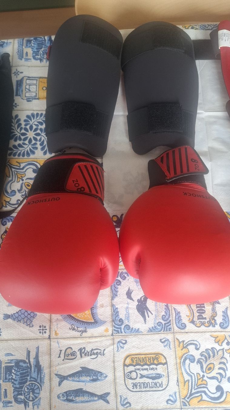 Handschuhe & Handstulpen: kickboxing Ausrüstung  8oz  – Neu (gemäss Beschreibung) aus Bern von Tigre25