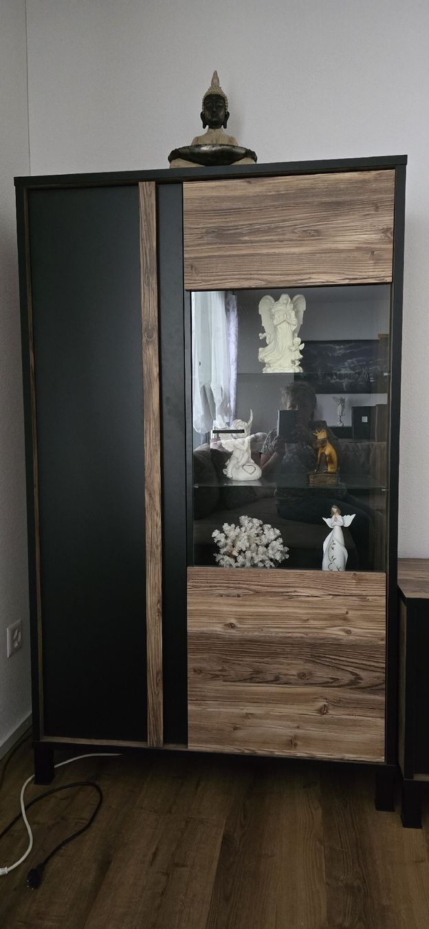Tische: Wohnzimmer-Einrichtung – Gebraucht aus Dussnang von Minio 3