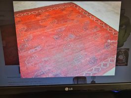 Antico  tappeto ,vecchio di oltre 200 anni .