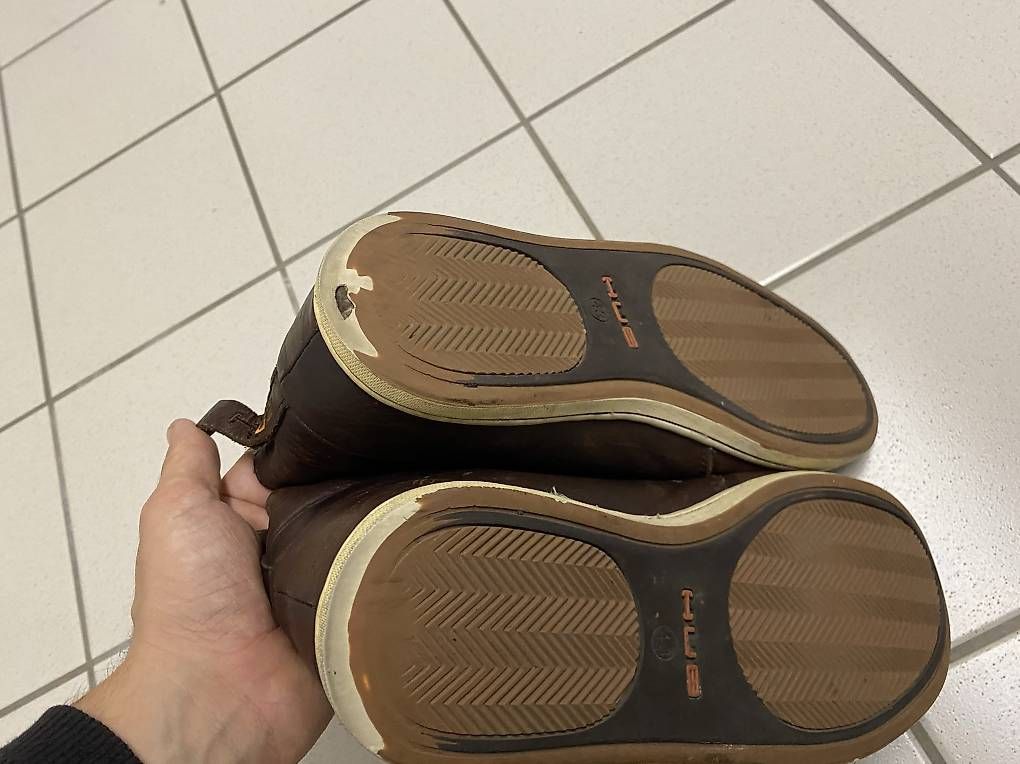 Scarpe da uomo: Chaussures montantes 43 – Difettoso da Lausanne venduto da Mikael_Druid 2