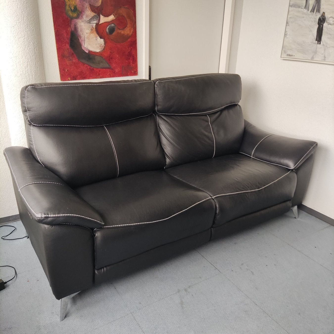 Divani: Schwarzes Echtleder Relaxsofa mit Elektrofunktion – Usato da Solothurn venduto da Csw1