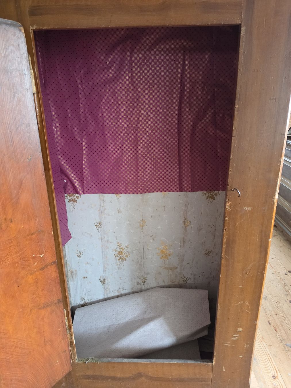 Schränke: Antiker Schrank,  restaurationsbedürftig – Gebraucht aus Mettlen von elios0888 6