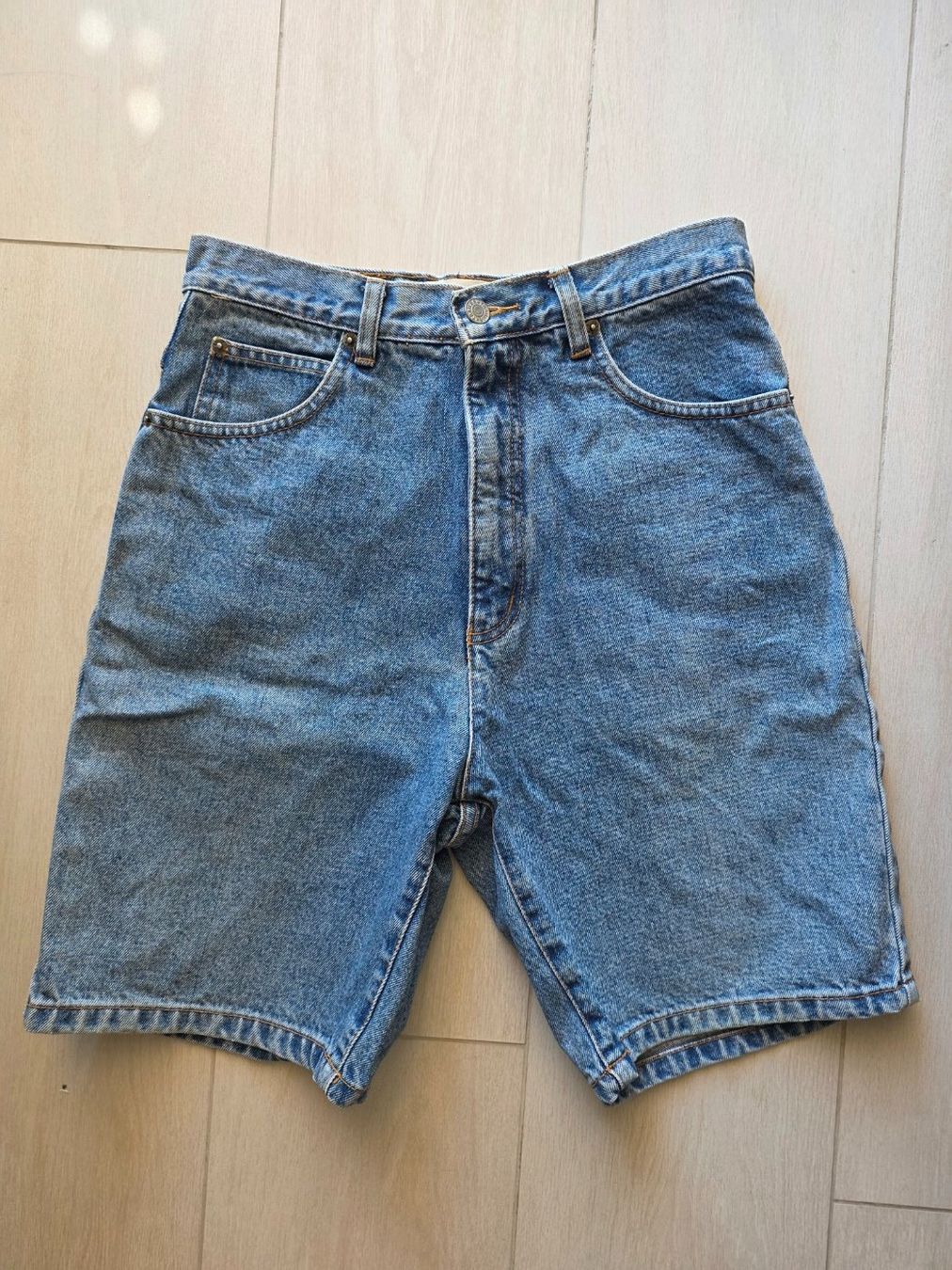 Jeans: Shorts en jean – D'occasion à Onnens VD par Bleuet06