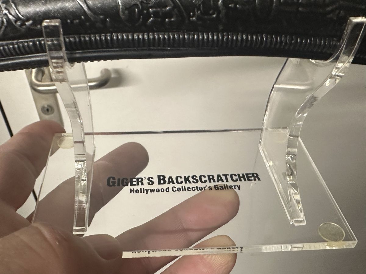 Spielzeuge: Original H.R.  Giger Alien Backscratcher Vintage – Gebraucht aus Schlieren von Moviepropde 1