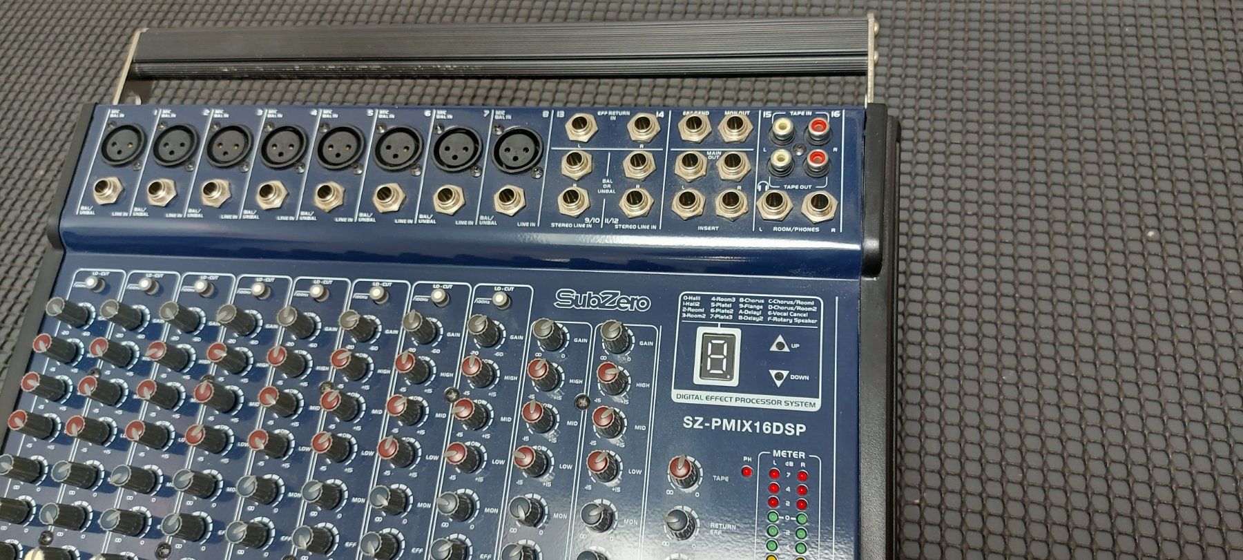 Console di mixaggio: SubZero 600W angetrieben DSP Powermixer, neuwertig – Nuovo (secondo la descrizione) da Glattbrugg venduto da Swissmusik 1