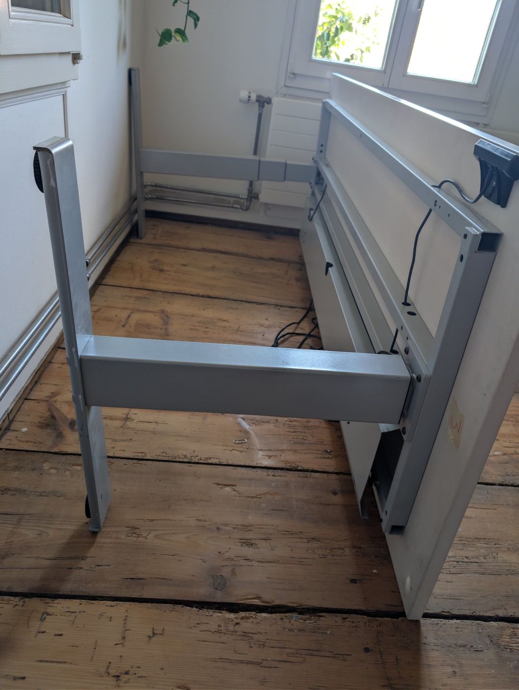 Scrivanie: Stehtisch, höhenverstellbar, defekt – Usato da Nussbaumen TG venduto da neu_5qmm 1