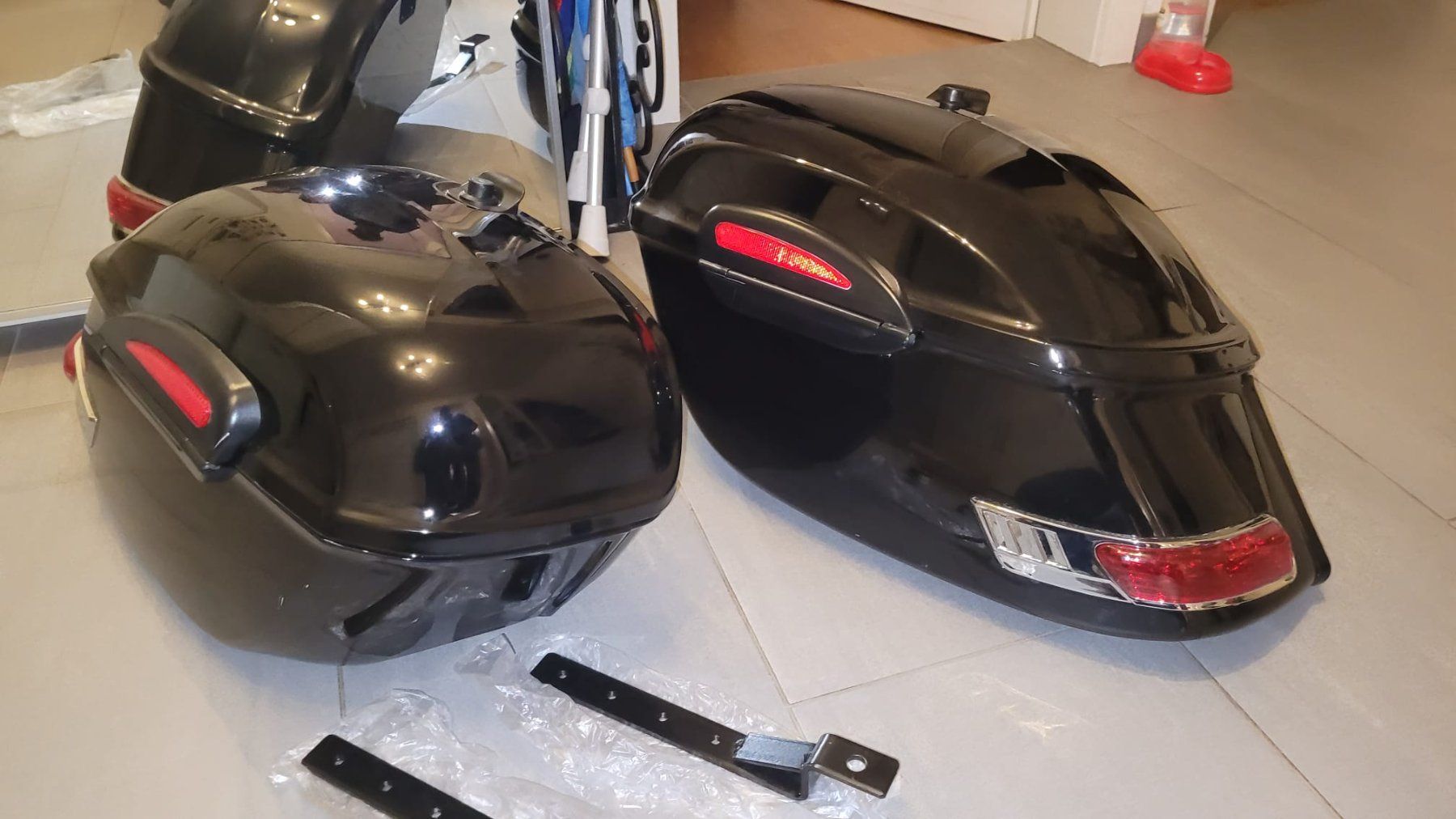Reisekoffer: Motorrad Seitenkoffer Set – Neu (gemäss Beschreibung) aus Basel von  2