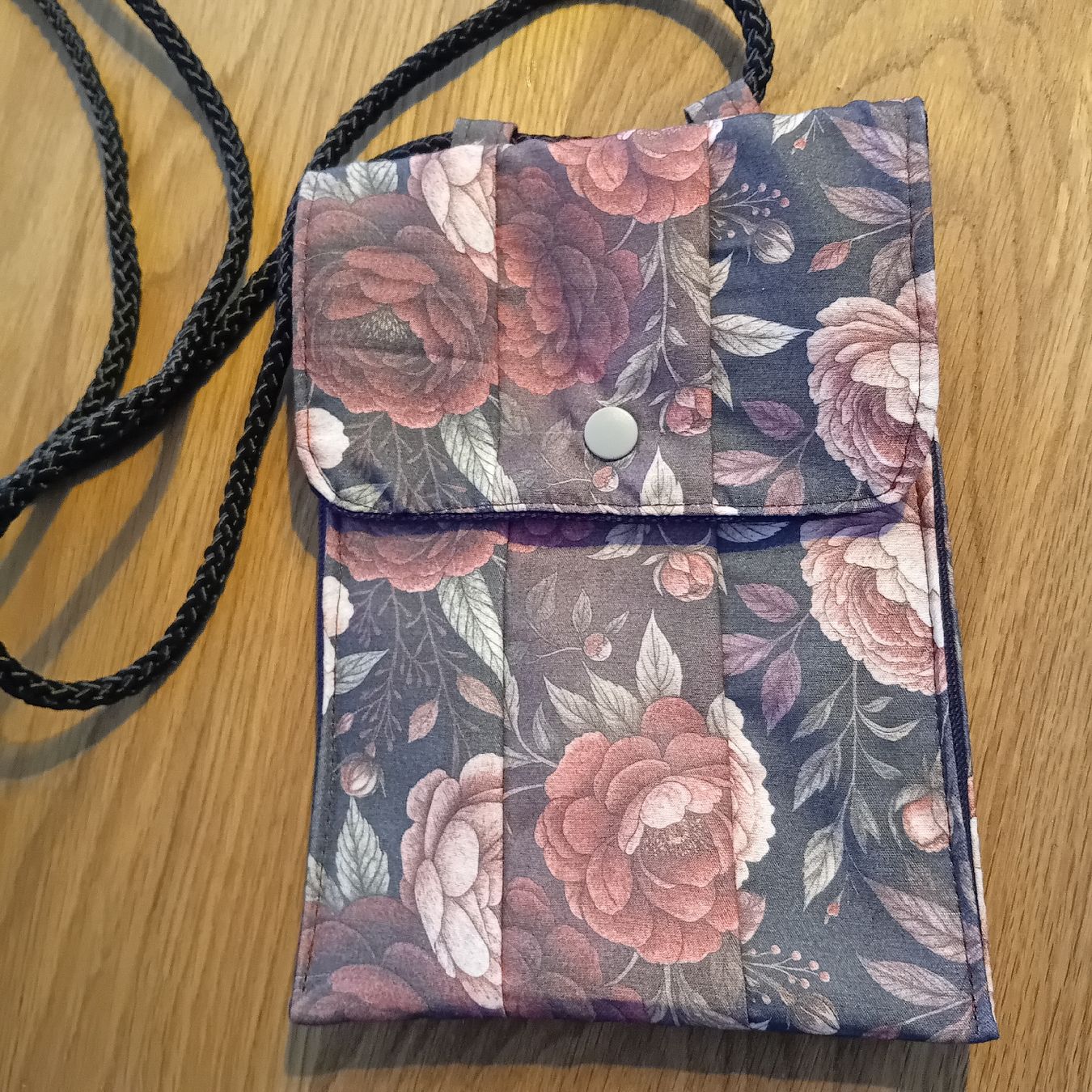 Taschen für Damen: Handytasche Blumenmuster mit Band NEU – Neu (gemäss Beschreibung) aus Burgdorf von carodesign1