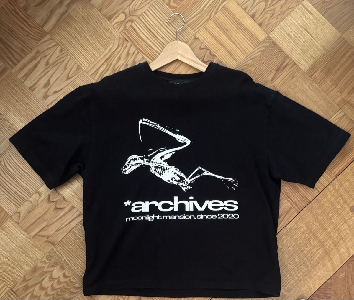 T-shirt: Archives Moonlight Mansion Tee, Black, Size M - Excellent – Usato da Aarau venduto da Thilo1974