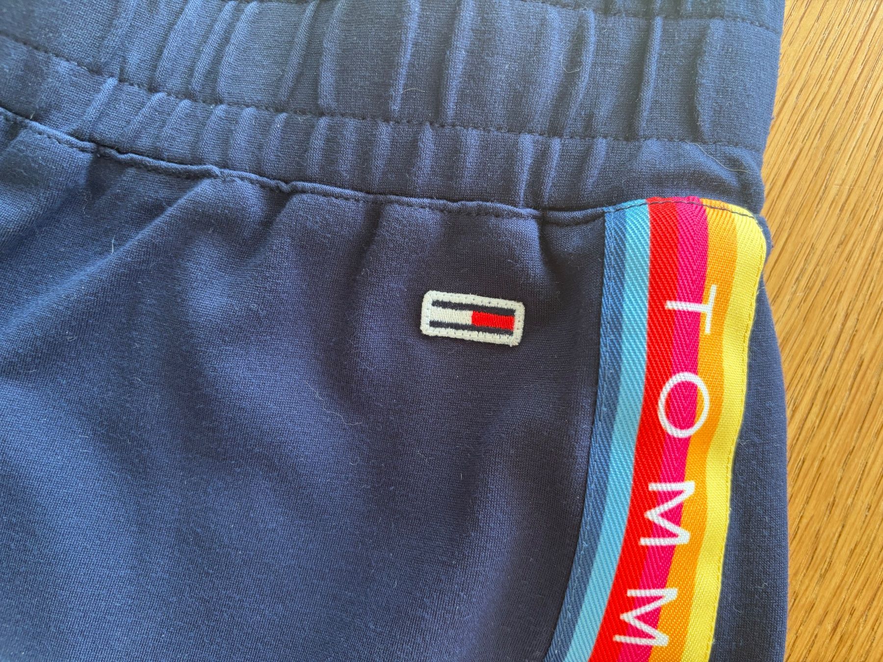 Tommy Hilfiger Pantaloni: THOMMY HILFIGER Design Jogging Hose, S – Usato da Engelberg venduto da Pits68 2