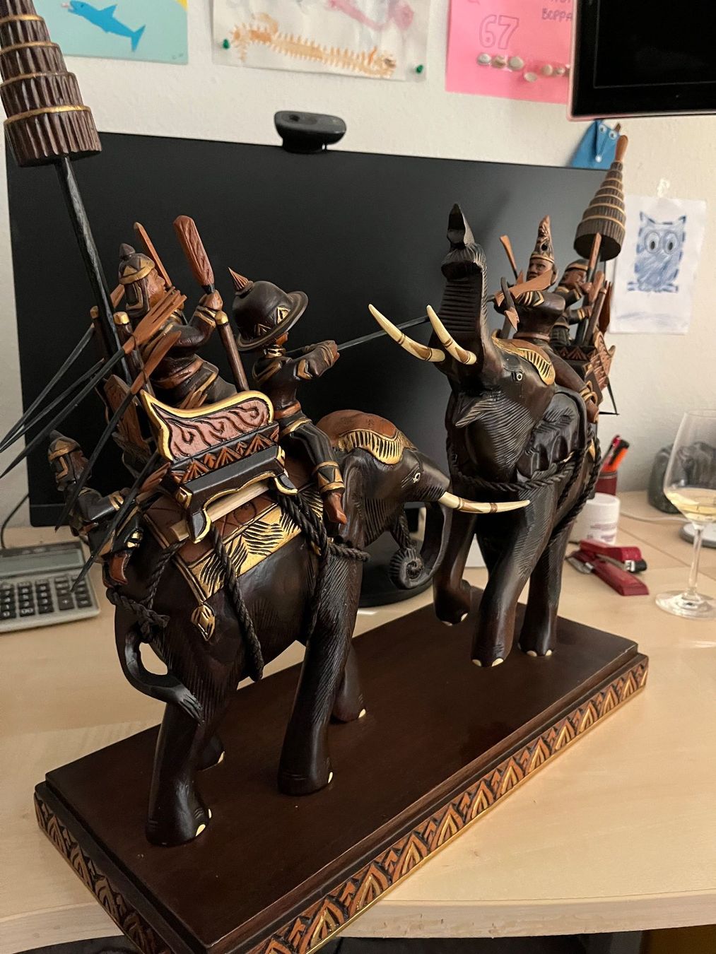 Statuette: Dekorative Holzfigur Elefanten-Kampf mit Kriegern – Usato da Obfelden venduto da Pschumi1 1
