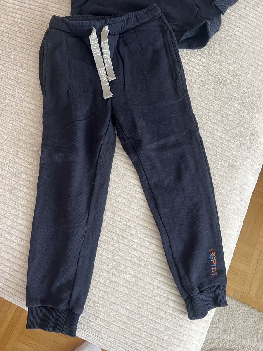 Esprit Kleiderpakete & -sets: ESPRIT BAUMWOLL TRAINERANZUG NAVY GR 104/110 – Gebraucht aus Basel von theo-g77 1