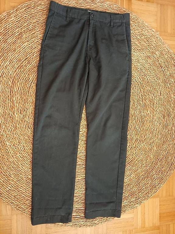 Carhartt Pantaloni: Schwarze Hose von Carhartt – Usato da Zürich venduto da Melianea