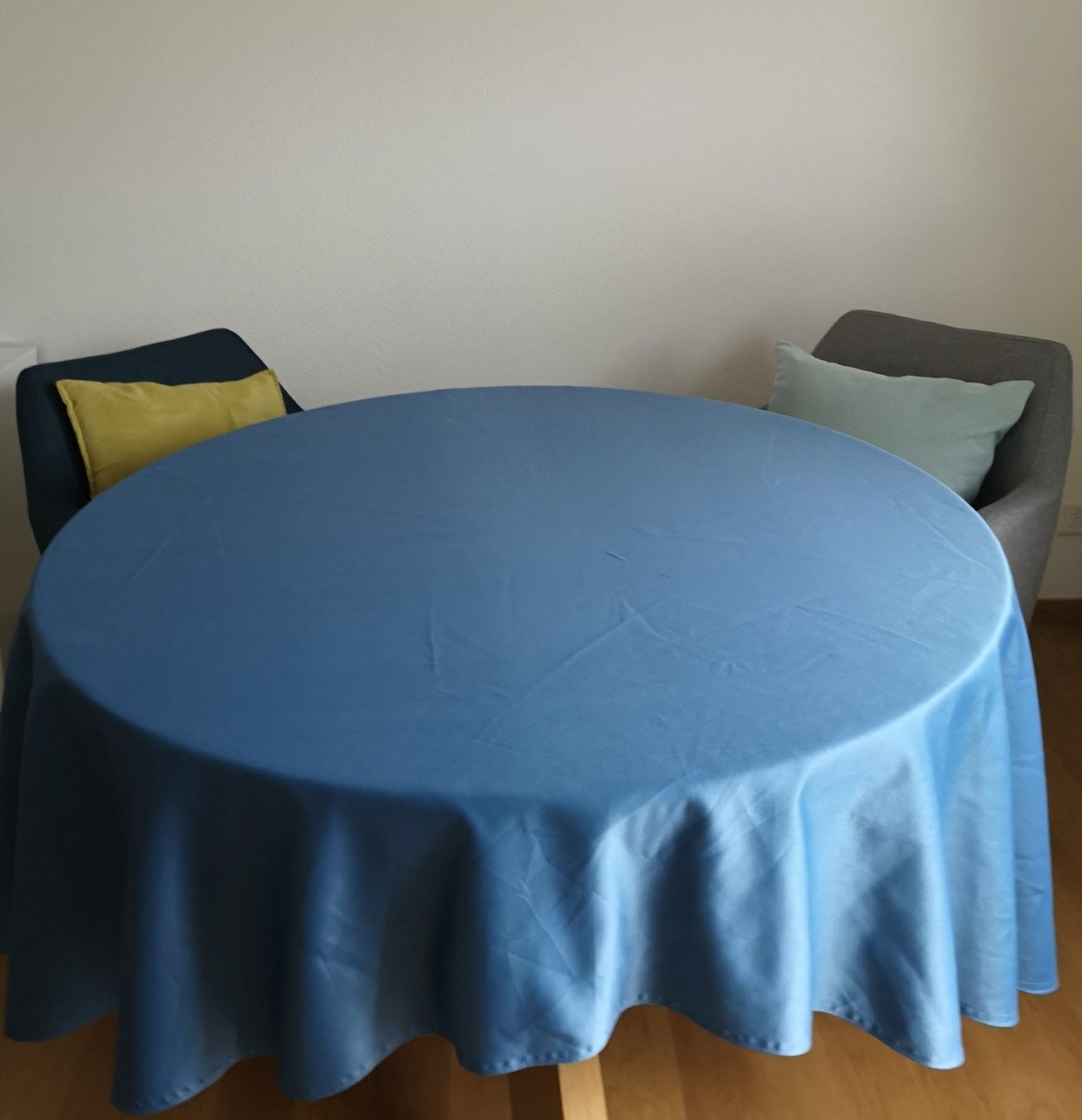 Altra biancheria da tavola: Grosse ovale Tischdecke 170 x 220 cm, mit 4 Sets – Usato da Zürich venduto da Tanteemma369 7