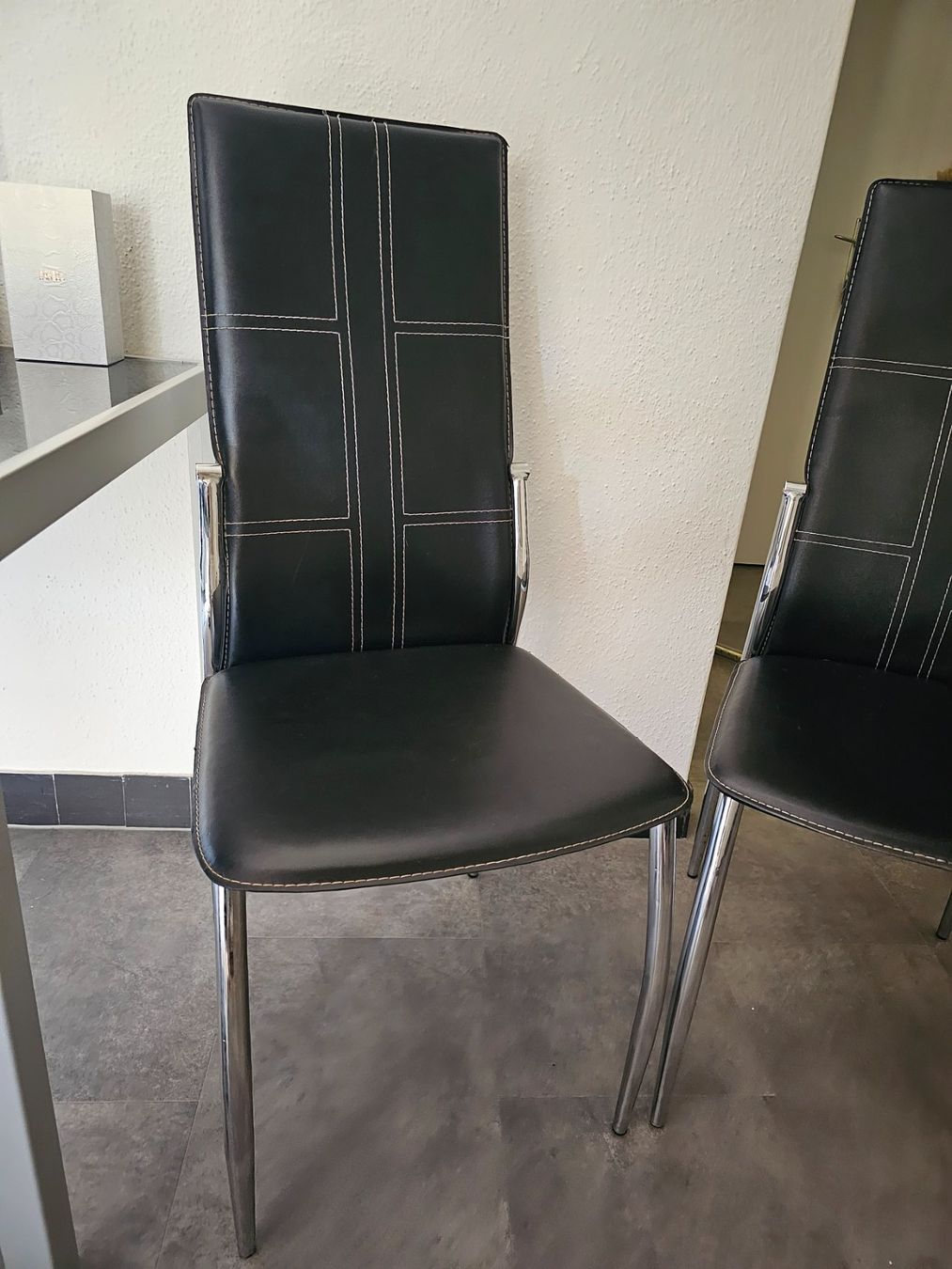 Chaises: Schwarze Stühle – D'occasion à Kloten par Anni9129 2