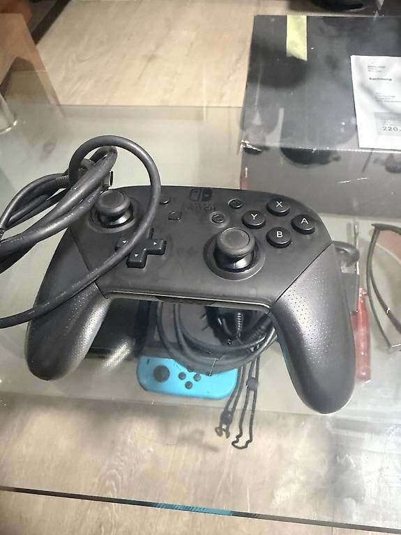 Controller: Nintendo pro Controller Wie Neu!! – Gebraucht aus Remetschwil von livio2002. 1