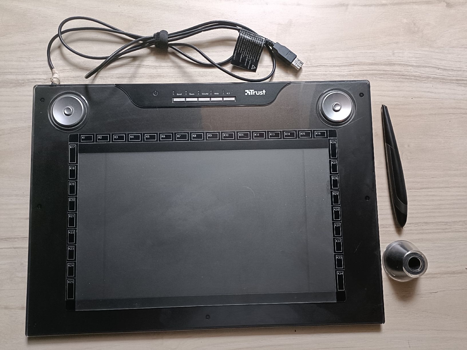 Tablettes PC: Trust Wide Screen Design Tablet TB­7300 – D'occasion à Baden par mar_zhd9