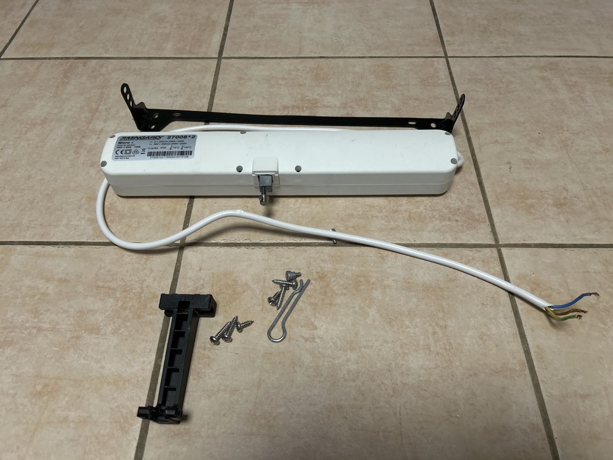 Finestre: Moteur électrique fenêtre et toit – Usato da Peseux venduto da keef10 3
