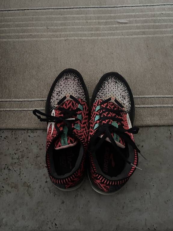 Scarpe da donna: Scarpe donna Brooks  – Usato da Castel San Pietro venduto da sab_kdt9 2